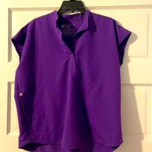 Figs Rafaela oversized scrub top size small. Limited edition purple